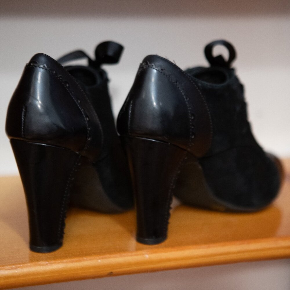 Gianni Bini 7.5M Black Suede Lace Up Oxford Shoes Heels Booties - Picture 6 of 10